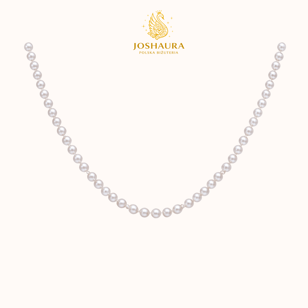 Klasyczny naszyjnik z perłami o różnych rozmiarach i regulowanym łańcuszkiem, prezentujący ponadczasowy i elegancki design. Ograniczona liczba sztuk dostępna.